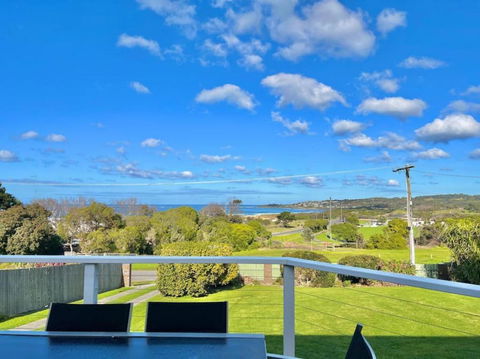 Saltwater Haven - Pets Welcome. Wifi. Amazing View - Newcastle Accommodation 0
