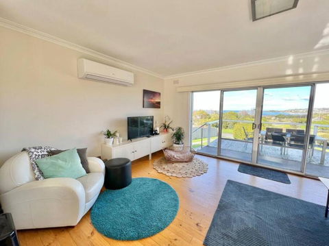 Saltwater Haven - Pets Welcome. Wifi. Amazing View - Newcastle Accommodation 2