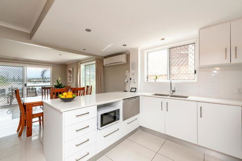 Saltwater Villas - Pet Friendly Accommodation - Newcastle Accommodation 3