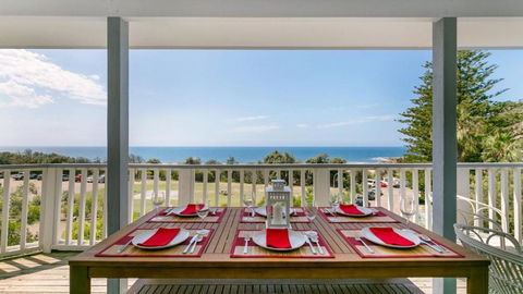 Salty Air Beachside Cottage At Killcare - New Castle Tourism 1