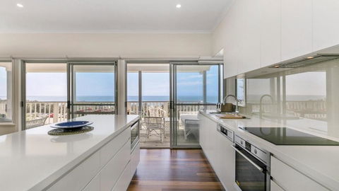Salty Air Beachside Cottage At Killcare - New Castle Tourism 3
