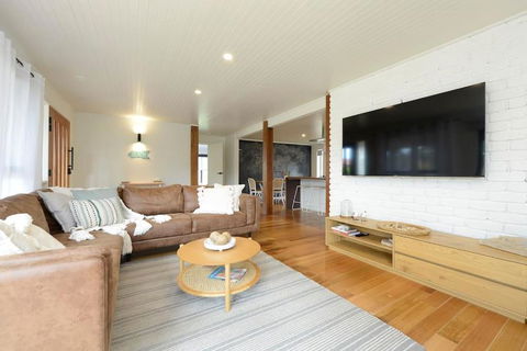 Salty Escape - Newcastle Accommodation 0