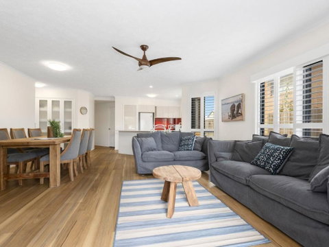 Salty Kisses On Marine Parade - Newcastle Accommodation 3