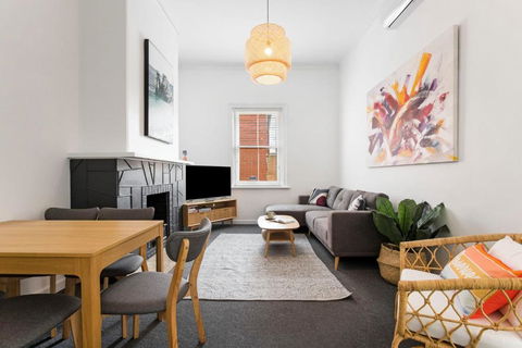 Salty Pines - 3BR House Glenelg South - Newcastle Accommodation 0