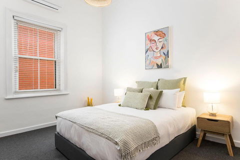 Salty Pines - 3BR House Glenelg South - Newcastle Accommodation 2