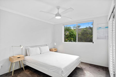 Salty Sea Breeze Apartment 500m To Waters Edge - Newcastle Accommodation 2