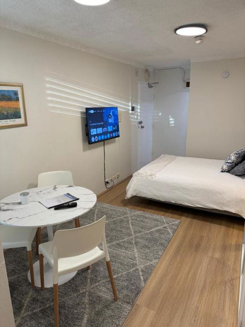 Sam The Central Studio - Newcastle Accommodation 1