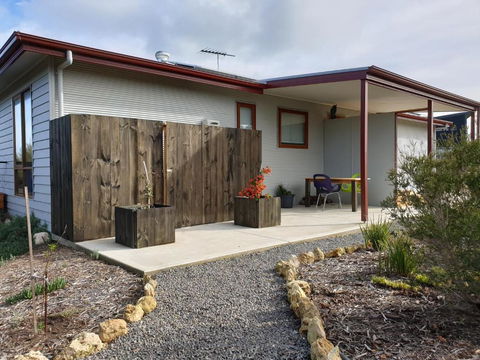 Samphire: Coorong Accommodation - Newcastle Accommodation 2