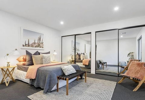 Sanary A Modern Beach Home In Martha Cove - Newcastle Accommodation 1