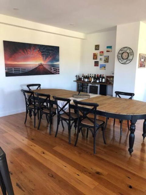 Sanary A Modern Beach Home In Martha Cove - Newcastle Accommodation 3