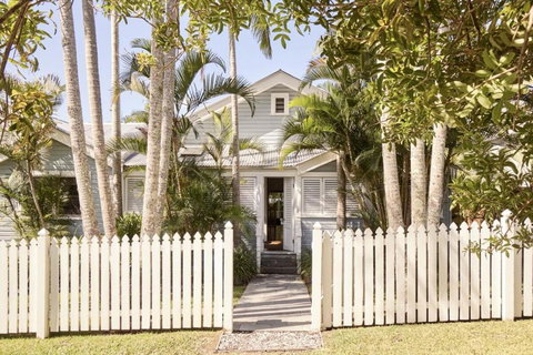 Sanctuary Spaces - Kia Ora Byron - Newcastle Accommodation 1