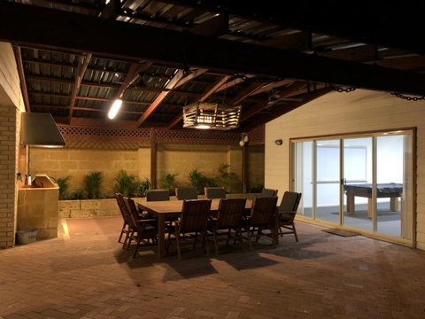 Sand Dunes Experience - Pet Friendly - Newcastle Accommodation 3