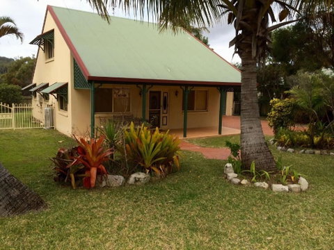 Sand Piper Cottage Rainbow Beach - Newcastle Accommodation 0