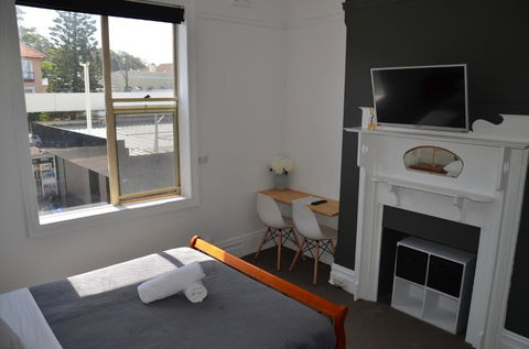 Sandy Bottoms Guesthouse - Newcastle Accommodation 0