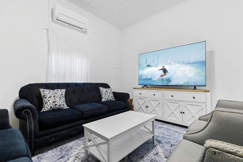 Sandown Beachside Cottage - Newcastle Accommodation 1