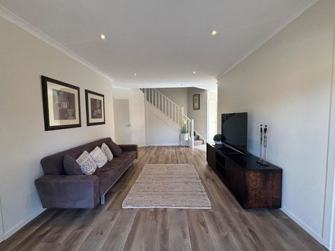 Sandpiper 10 - Close To Town And Beach - Newcastle Accommodation 2