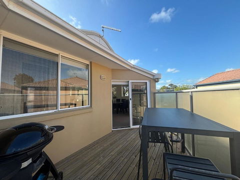 Sandpiper 10 - Close To Town And Beach - Newcastle Accommodation 3