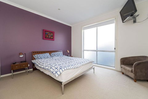 Sandpiper 5 - Close To Town And Beach - Newcastle Accommodation 2