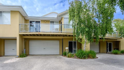 Sandpiper 9 - Close To Town And Beach - Newcastle Accommodation 0