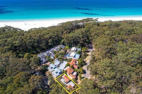 Sandpiper, Hyams Beach - New Castle Tourism 1