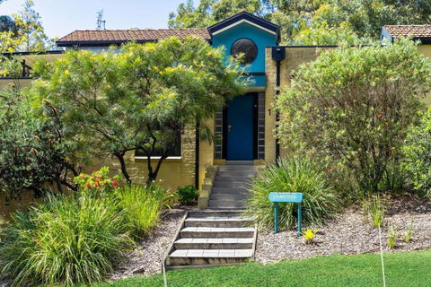 Sandpiper, Hyams Beach - New Castle Tourism 2