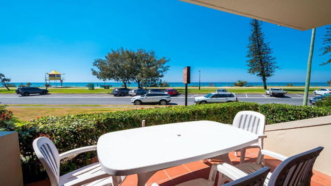 Sandrift Beachfront Apartments - Newcastle Accommodation 3