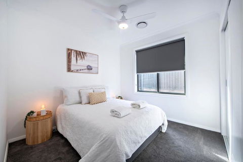 Sandstone - Family Entertainer, Refined Living - Newcastle Accommodation 1