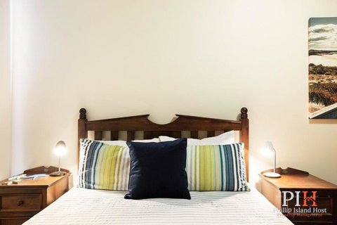 Sandy Bay Getaway W Spa 4 Bdr - New Castle Tourism 2