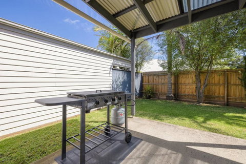 Sandy Beach House Cowes - New Castle Tourism 3