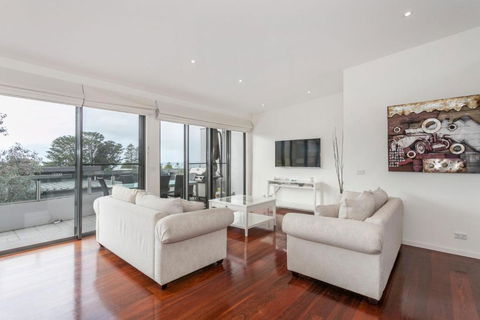 Sandy Beach One - Newcastle Accommodation 0