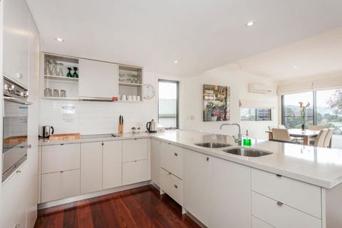 Sandy Beach One - Newcastle Accommodation 3