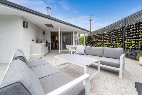 Sandy Delight Inverloch - Newcastle Accommodation 1