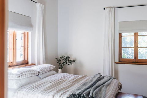 Secluded Stone Cottage Perfect For Couples Escape - Waterfalls - Newcastle Accommodation 2