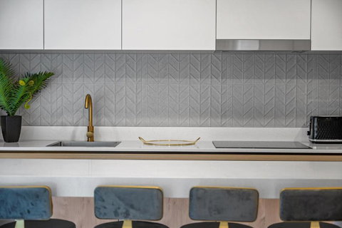 Sky Luxury Inc With Pool Gym Wifi - New Castle Tourism 3