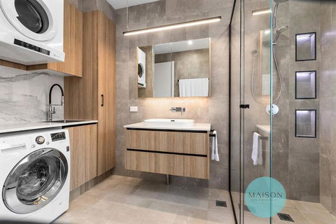 Stylish Sophistication With Leafy Newcastle Views! - New Castle Tourism 2