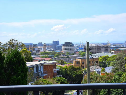 Stylish Sophistication With Leafy Newcastle Views! - New Castle Tourism 1