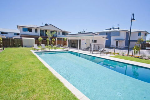 Stonewood Villas - New Castle Tourism 1