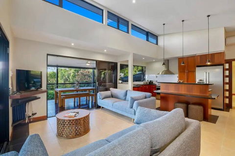 Summer Is Here! Enjoy Exclusive Access For 9, Pool, Media Room, Acreage Estate In Magical Sunshine Coast - Newcastle Accommodation 1