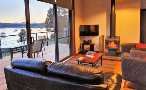 The Beach House- Private Jacuzzi And Wood Fire! - Newcastle Accommodation 1