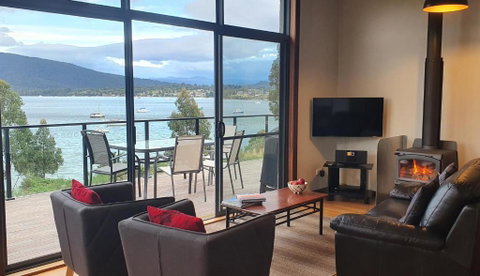The Beach House- Private Jacuzzi And Wood Fire! - Newcastle Accommodation 2