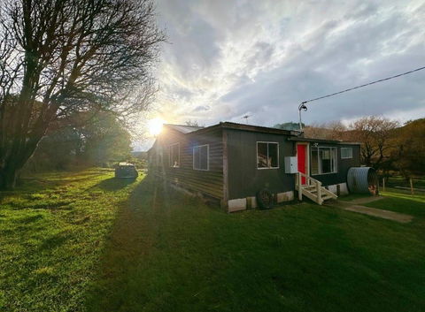 The Bushmill Cottage - Newcastle Accommodation 0