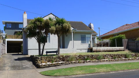 BEACHPOINT COTTAGE - New Castle Tourism 0