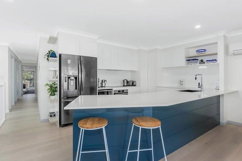 Beachside Bliss - Newcastle Accommodation 1