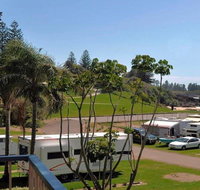 Beachside Getaway - 150m to beach - Newcastle Accommodation