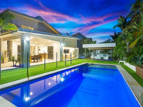 Beachside Holiday Escape - Newcastle Accommodation 0