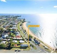 Beachside Queenslander - Newcastle Accommodation