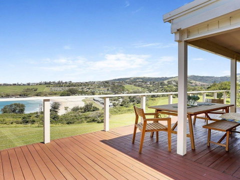 Beachview - Walking Track Straight Down To The Beach - Newcastle Accommodation 0