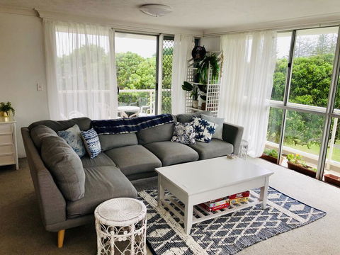 Beachy, Bright, And The Best Location On The GC! - Newcastle Accommodation 2