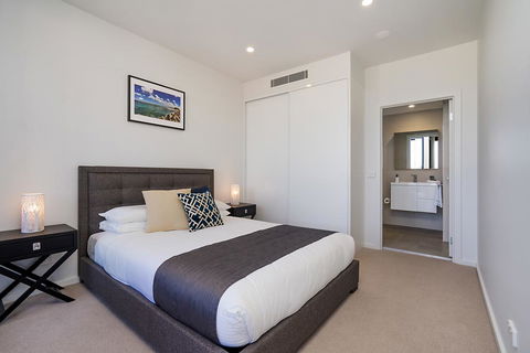 Beau Monde Apartments Newcastle - The Herald - New Castle Tourism 2