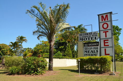 Beerwah Glasshouse Motel - Newcastle Accommodation 0